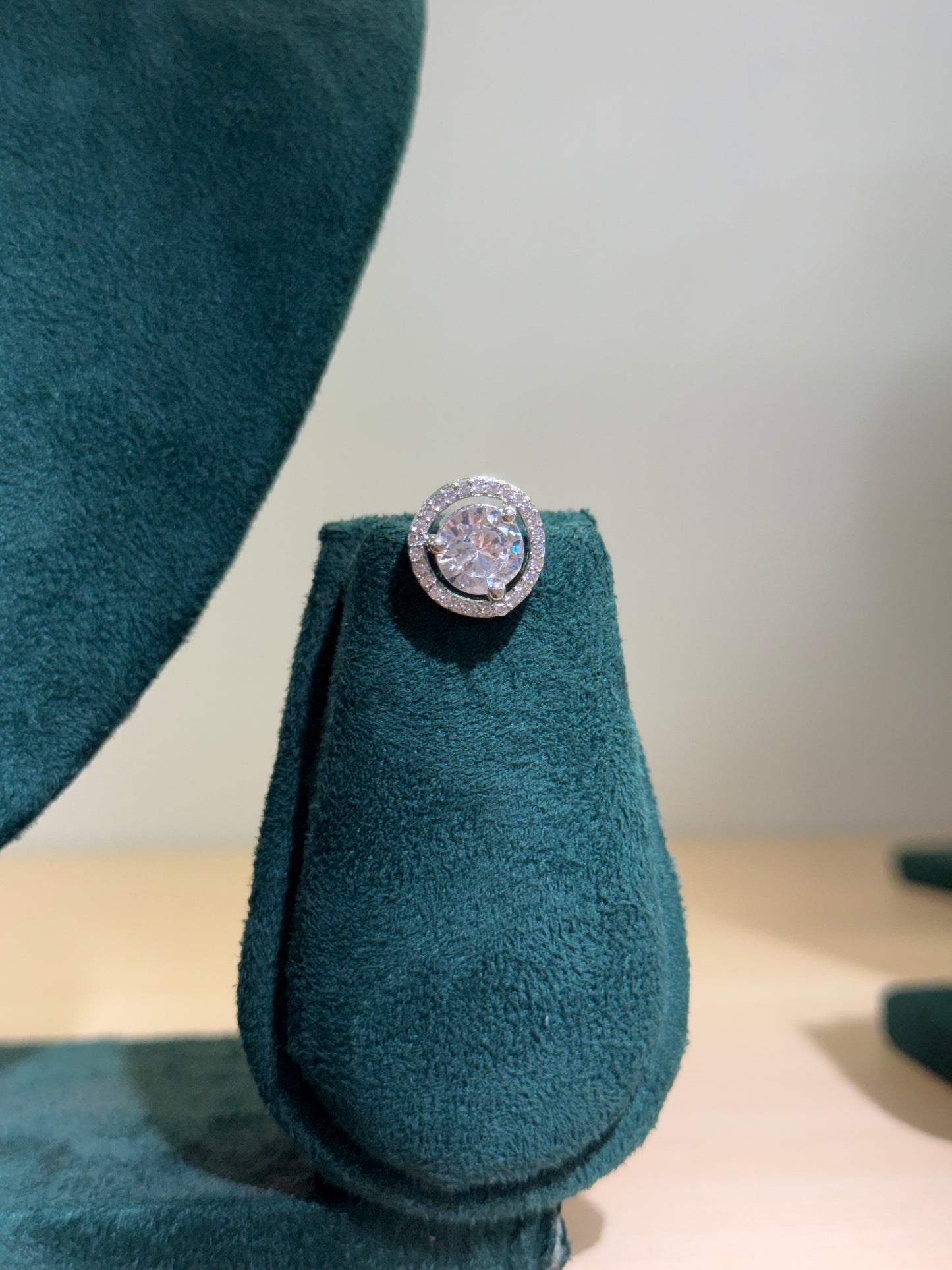 American diamond pendant set