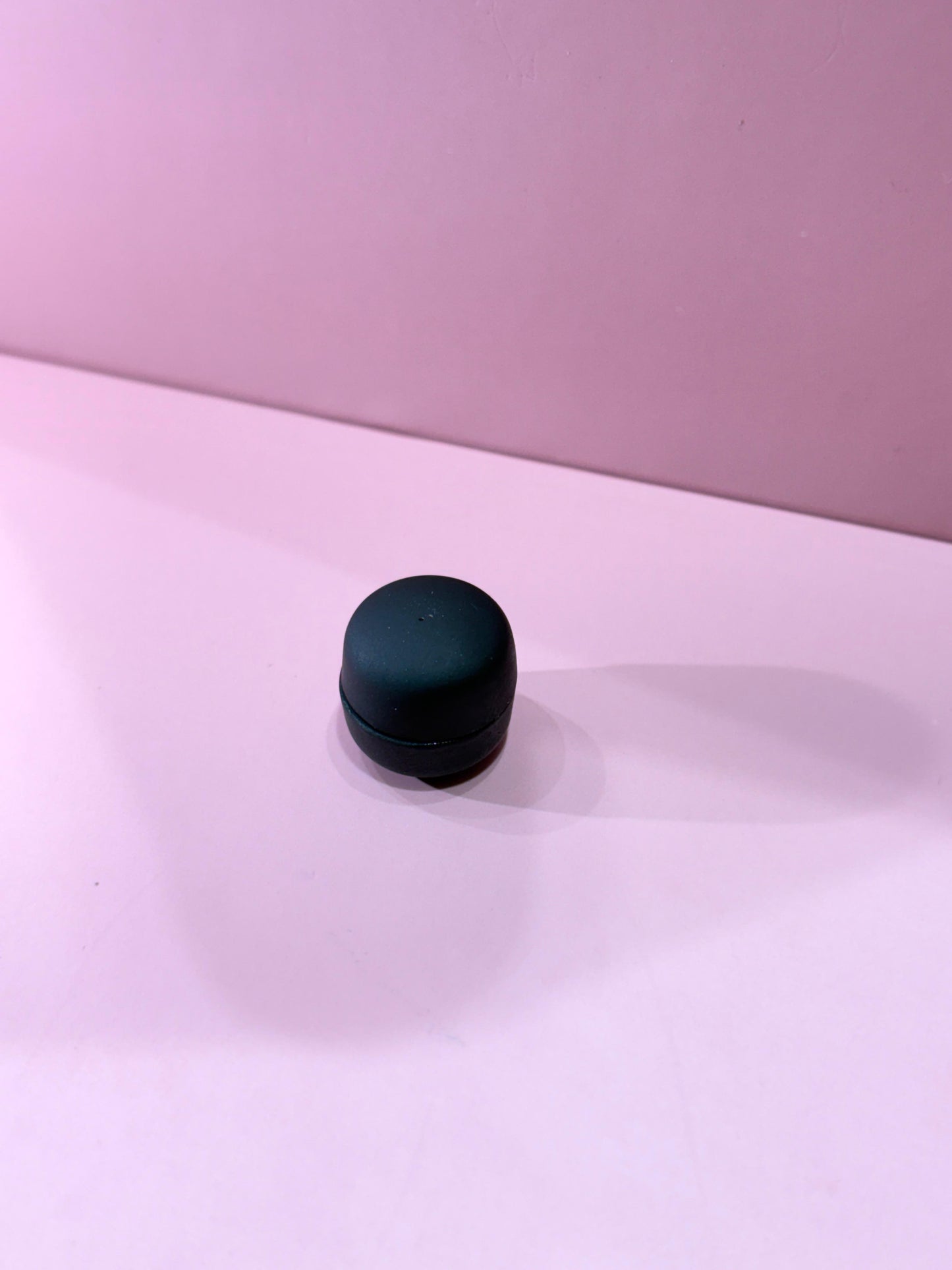 Small round green hijab magnetic pin