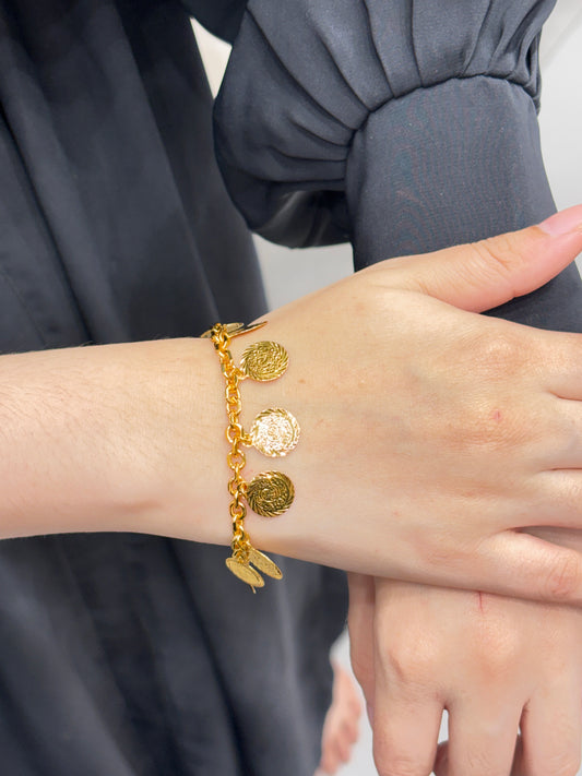 This elegant bracelet features traditional coin charms inspired by Turkish design, offering a perfect blend of vintage and modern style.
Crafted for comfort and style, it adds a unique touch to both everyday outfits and festive looks.