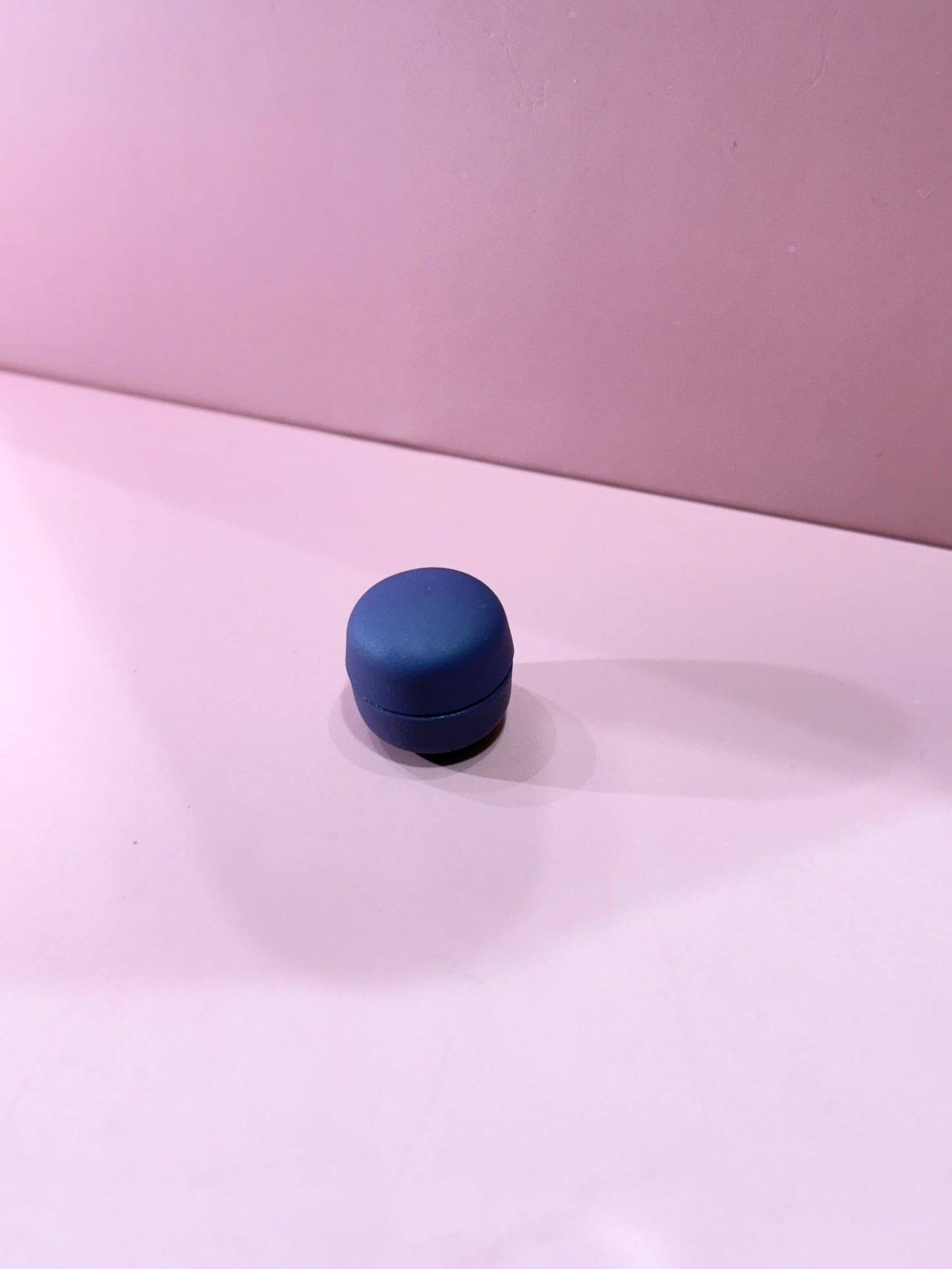 Small round navy hijab magnetic pin