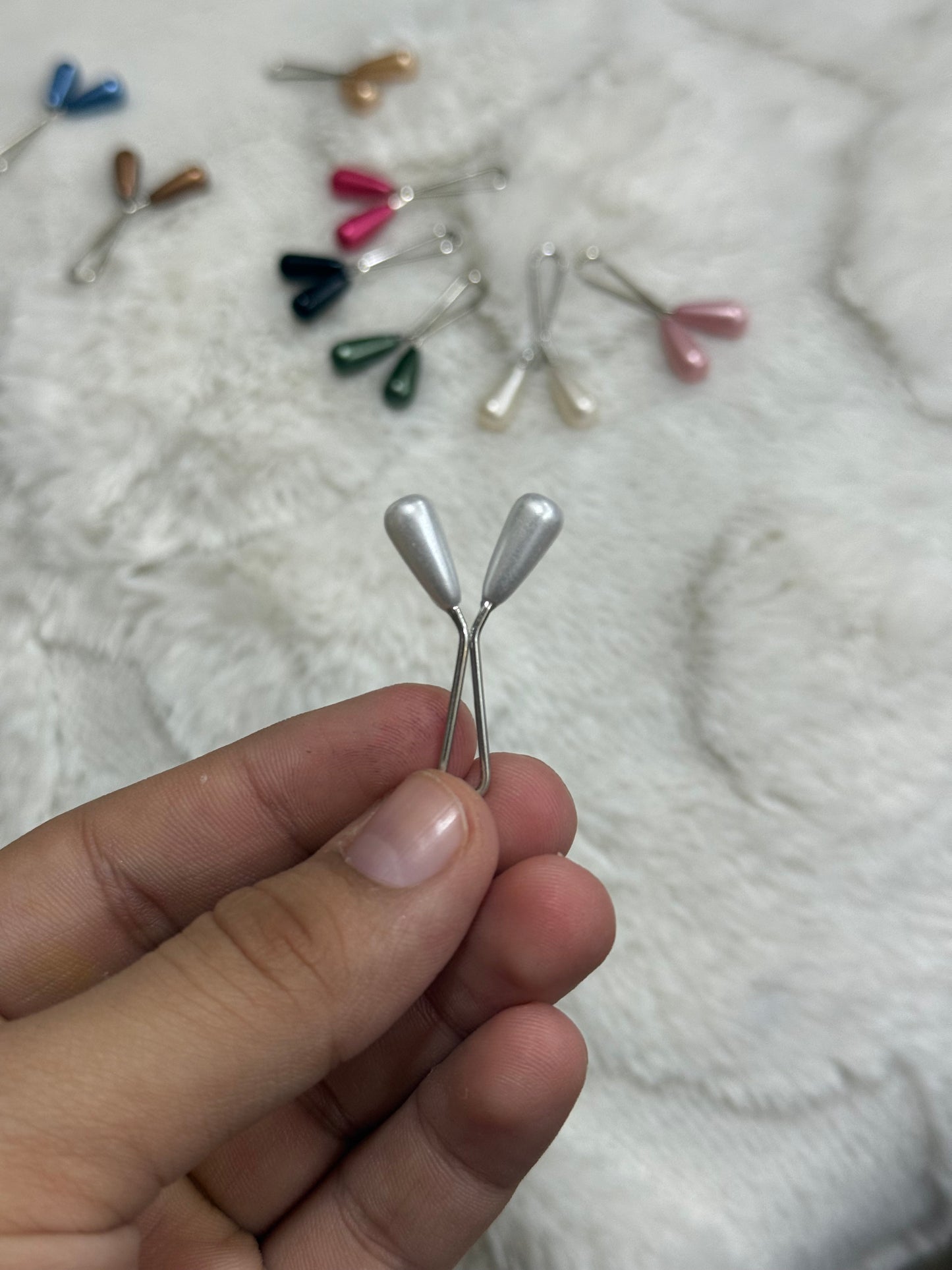 Assorted color pearl teardrop pins for hijab and abaya styling