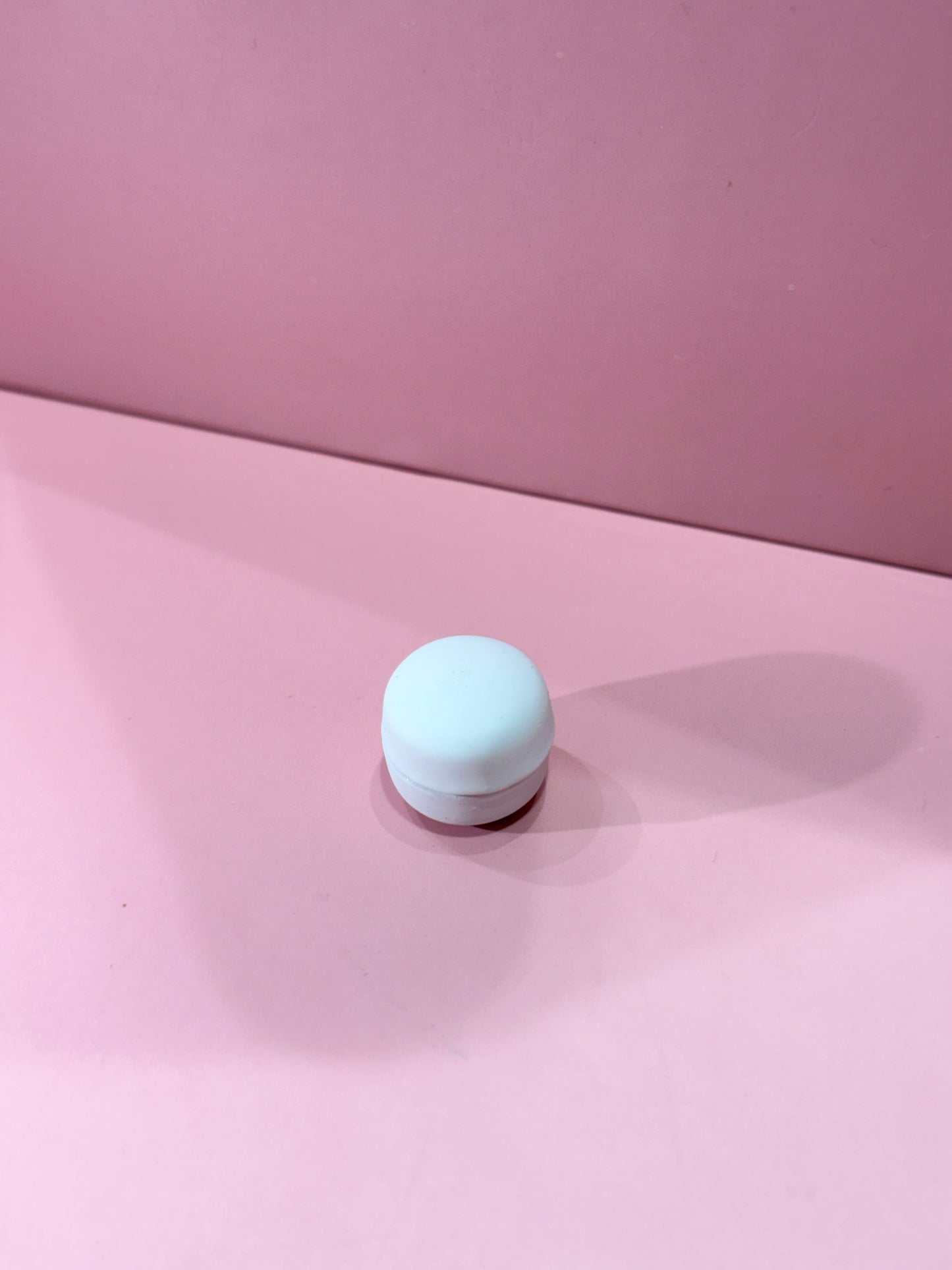 Small round white hijab magnetic pin