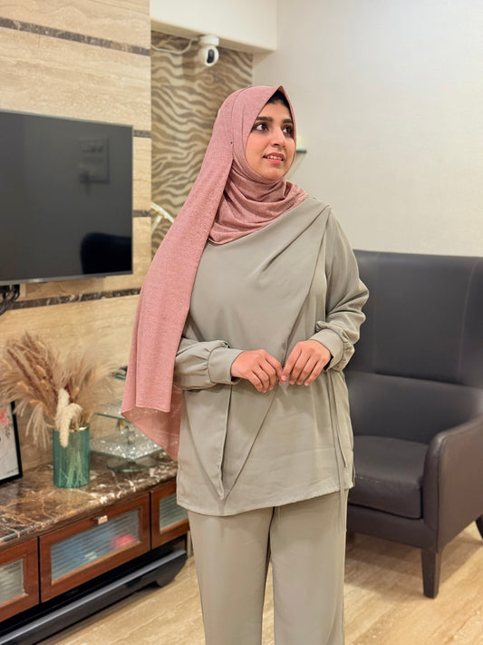 Grey Turkish 3 Piece Cord Set

Elegant Modest Co-Ord Outfit with Hijab

Soft Fabric • Comfortable Fit • Complete 3PC Set

Effortless Elegance

Top • Bottom • Hijab