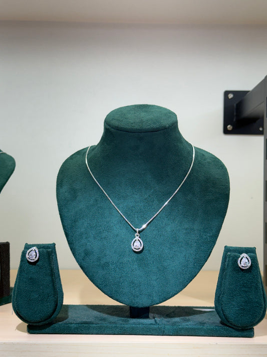 Premium Pendant Set

Elegant • Luxury • Timeless

Necklace & Earrings Jewelry

Effortless Glamour 